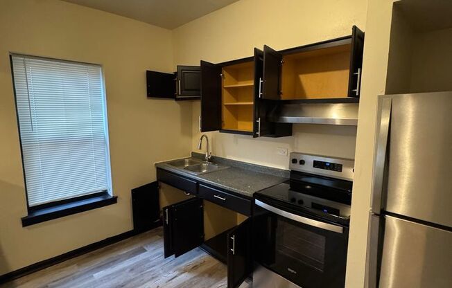 2 beds, 1 bath, $1,860, Unit 8235-1E