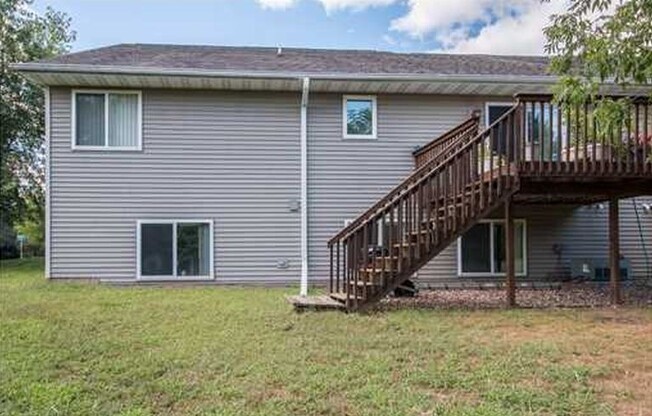 Huge 3BR/3ba Duplex on West Side of Eau Claire