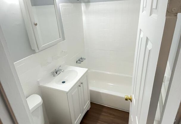 2 beds, 1.5 baths, $2,140, Unit 150-C17