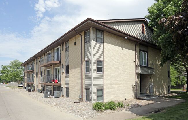 2 beds, 1.5 baths, 820 sqft, $985, Unit 4112 Wyndsor Terrace Building 1 #27