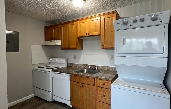 1 bed, 1 bath, 500 sqft, $1,050, Unit 32-B