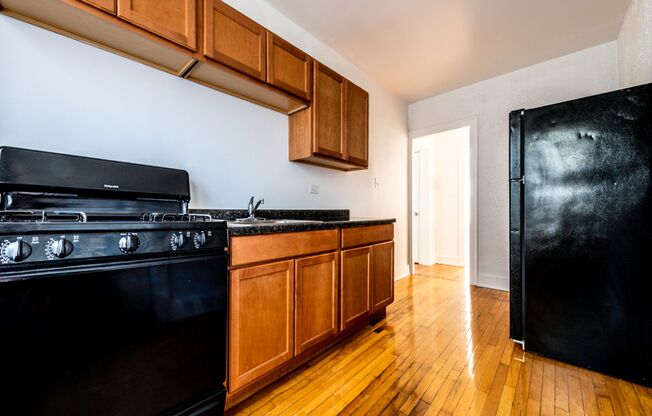 8057 S Laflin