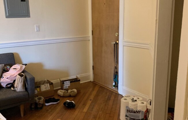 2 beds, 1 bath, 600 sqft, $2,600, Unit 4