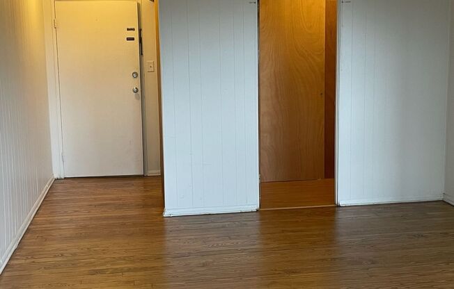 Studio, 1 bath, 487 sqft, $1,275, Unit Fifth 303