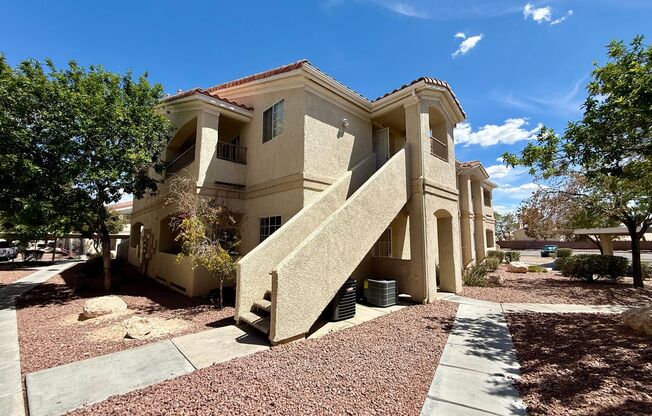Room for Rent in Gated Community – First-Floor 2 Bed, 2 Bath Condo