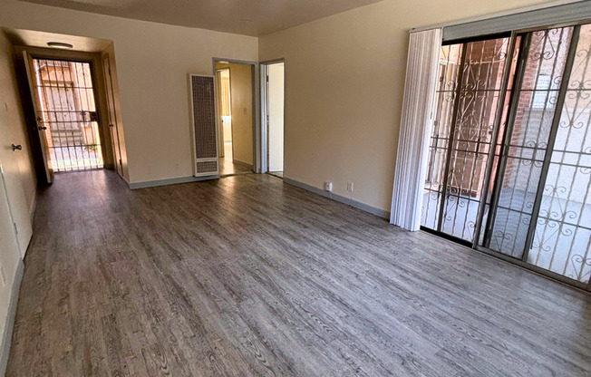 10942-10948 Crenshaw Blvd (Hexagon Eagles LLC)