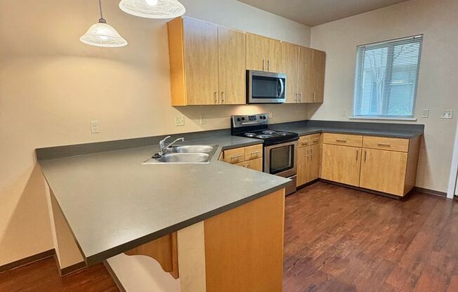 2 beds, 2.5 baths, 1,502 sqft, $1,995, Unit 13