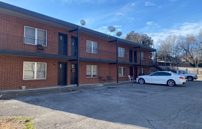 Maryville 37803 - 1 bedroom apartment near schools and parks - Contact Tim Tipton (865) 806-7255