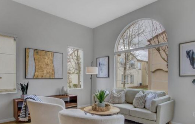 End Unit Townhome with Privacy and Lots of Light!