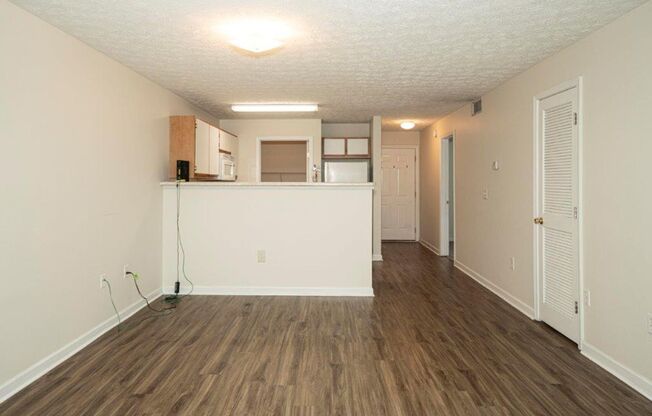 2 beds, 2 baths, 880 sqft, $1,350, Unit 08