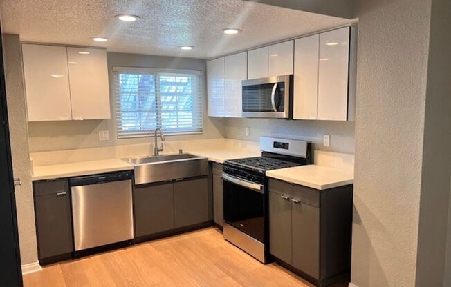 2 beds, 2 baths, 1,200 sqft, $2,595, Unit 125