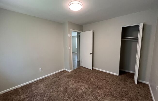 2 beds, 1 bath, 800 sqft, $899, Unit 106