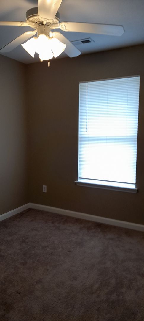 3 beds, 2.5 baths, 1,320 sqft, $1,400, Unit 1491 Shelby Circle