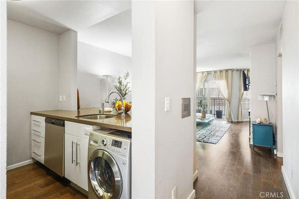 1 bed, 1 bath, 740 sqft, $3,000, Unit 326