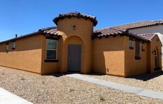 Nice 3 bedroom 2 bath plus den!