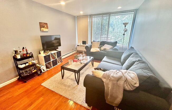 2 beds, 1 bath, 768 sqft, $2,425, Unit 325