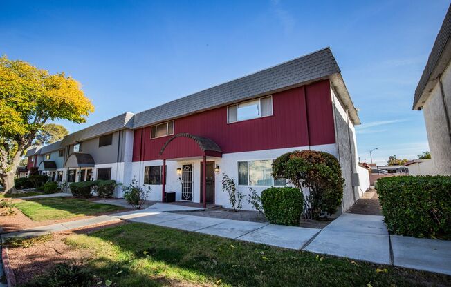 Delightful 2 bd, 1.5 ba townhome ready for new tenant!