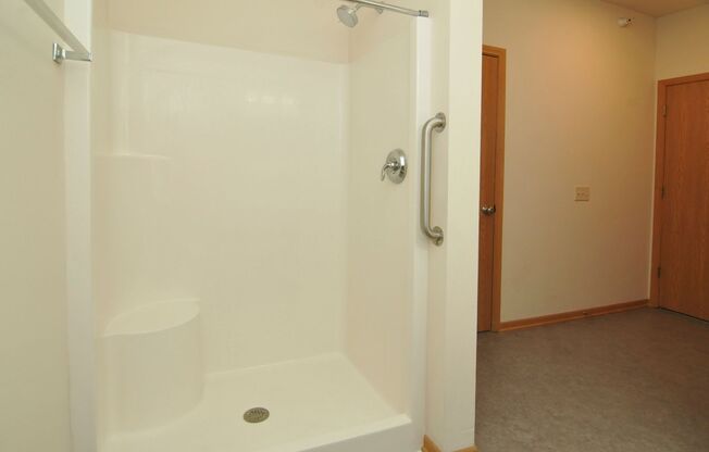 1 bed, 1 bath, 810 sqft, $1,450, Unit 213