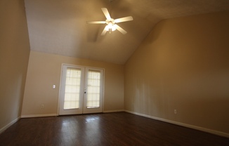 3 beds, 2 baths, $1,350