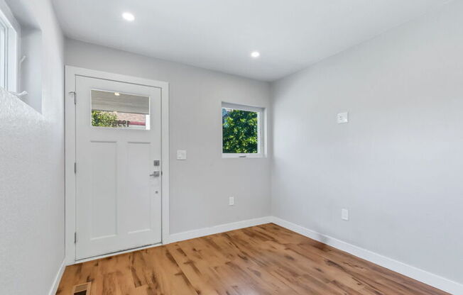 1936 W 37 AVE