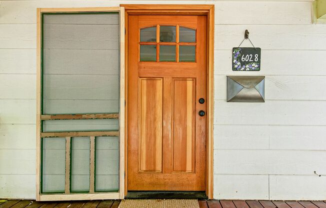 Adorable, vintage 1924 2-bdrm/1-bath w/ fenced yard, raised beds, & chicken house—Great location in Lents!