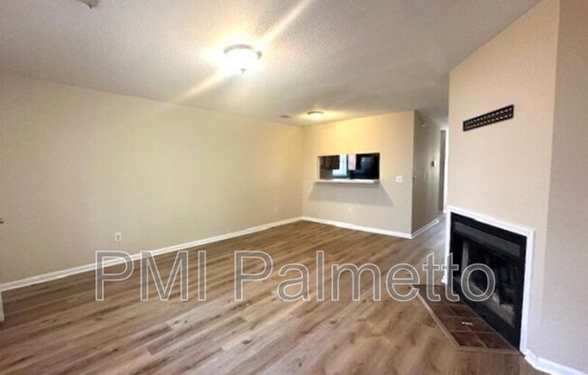 131 COUNTRY TOWN DR