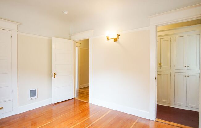 3 beds, 1 bath, $3,245, Unit 301