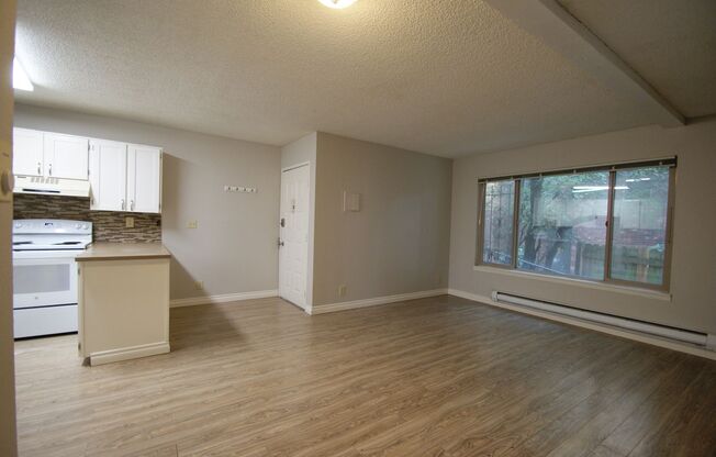 2 beds, 1 bath, $1,695, Unit 2