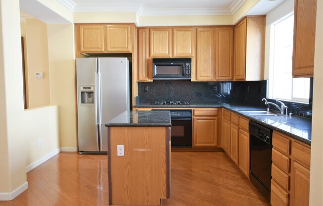 Beautiful and Modern Communications Hill 3 bedroom 2.5 bathroom Townhouse