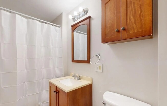 3 beds, 1 bath, $3,600, Unit 2