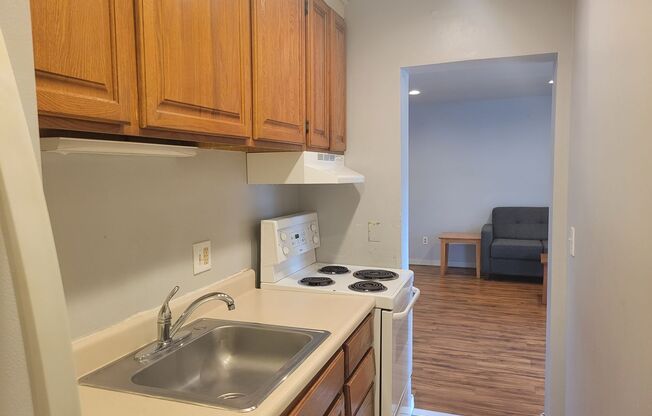 2 beds, 1 bath, 867 sqft, $2,350, Unit 02