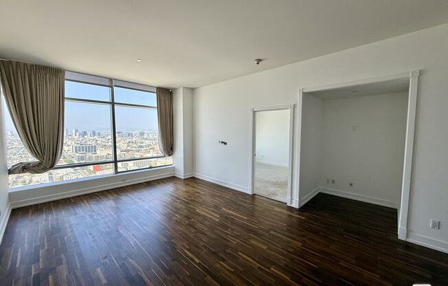 1 bed, 1.5 baths, 1,010 sqft, $5,000, Unit 30F