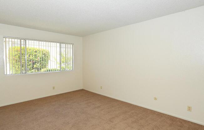 2 beds, 1 bath, 730 sqft, $1,360