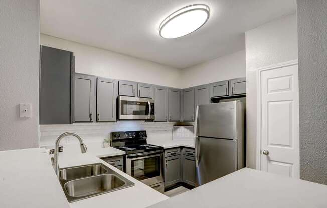 1 bed, 1 bath, 819 sqft, $1,139