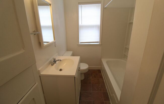 1 bed, 1 bath, $950, Unit 2704HT