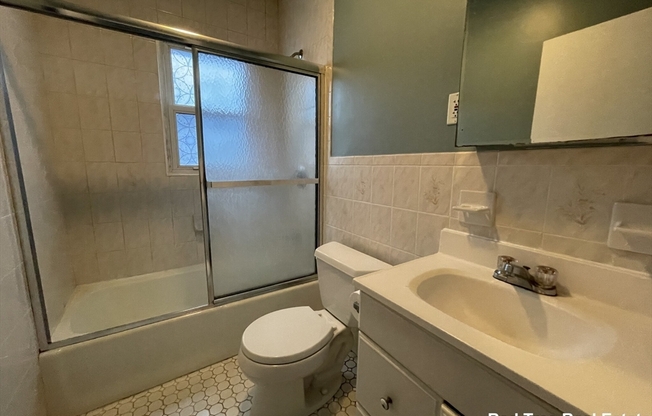 3 beds, 1 bath, 1,200 sqft, $3,575, Unit 42