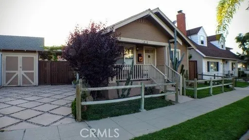1015 Roswell Ave