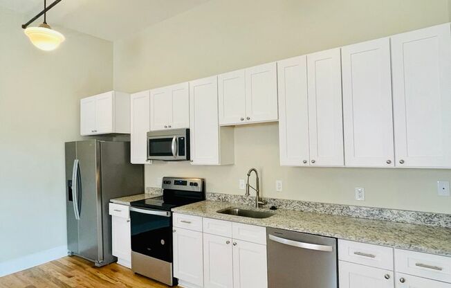 1 bed, 1 bath, 895 sqft, $1,925, Unit 116 N First Street 102