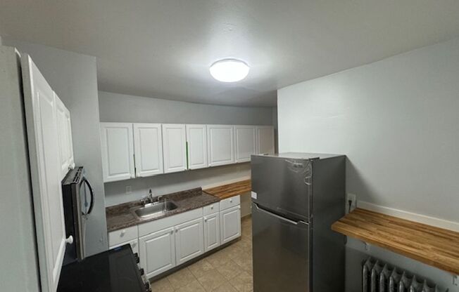 2 beds, 1 bath, $1,875, Unit 4