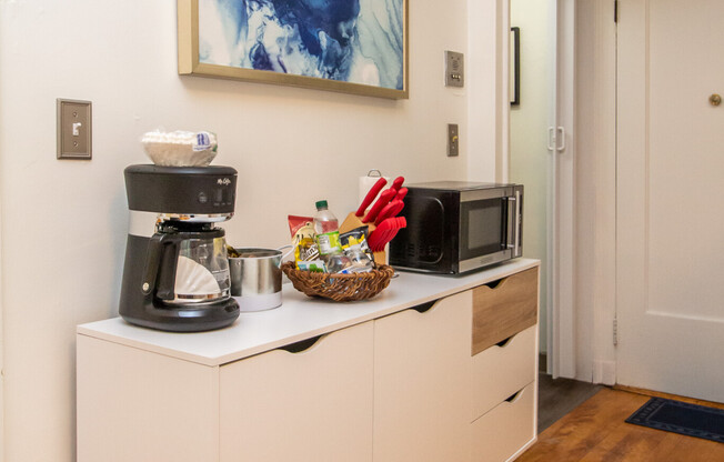Studio, 1 bath, 450 sqft, $3,800, Unit C4