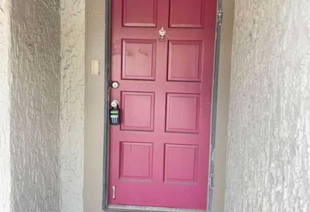 2 Bedroom, 2 bathroom condo For Rent in Town N Country!