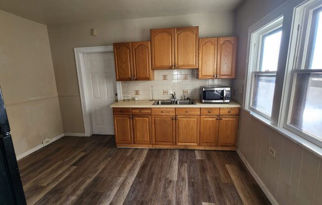 2 beds, 1 bath, 1,144 sqft, $900, Unit Down Unit