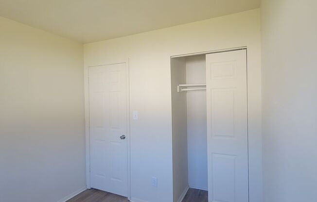 3 bedroom 1.5 baths townhouse