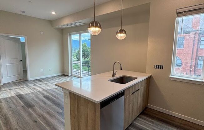 2 beds, 2 baths, 720 sqft, $1,949, Unit 820 #211