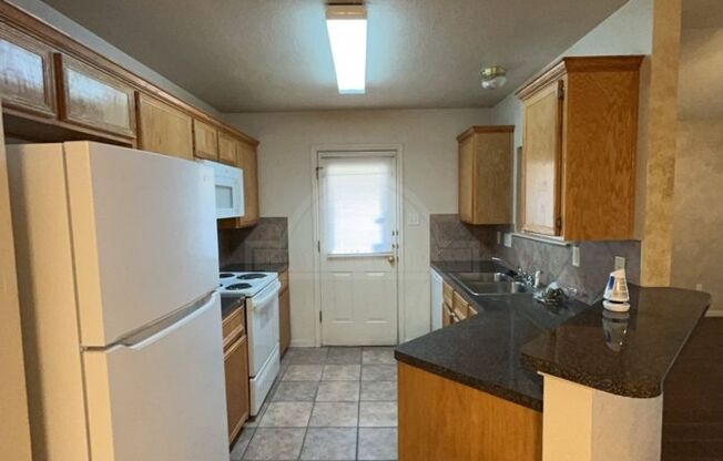 3 beds, 2 baths, $1,225, Unit 3607 Dustin Ct Unit B