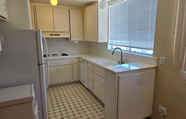 1 bed, 1 bath, 719 sqft, $2,000, Unit 323