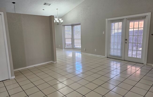 4 Bed 3 Bath Home in Crowley ISD!