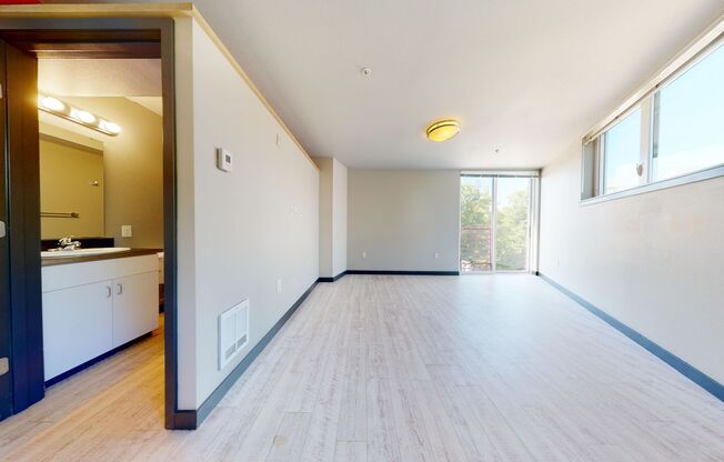 Studio, 1 bath, 295 sqft, $1,146, Unit 304