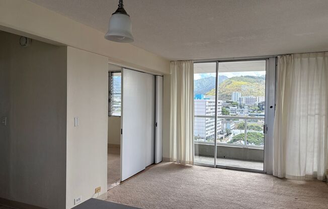 HONO HALE TOWERS …A GEM IN MOILIIILI.       CLEAN and IMMACULATE!