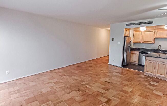 Cozy 1 Bed 1 Bath Unit With Gorgeous Views In Historic Lake Anne Of Reston